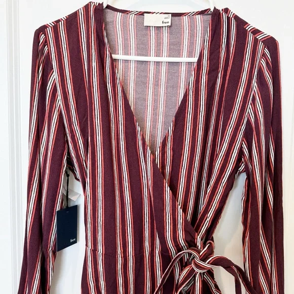 New. Wilfred Free Aritzia Stripe Shannon Wrap Blouse - Picture 5 of 8